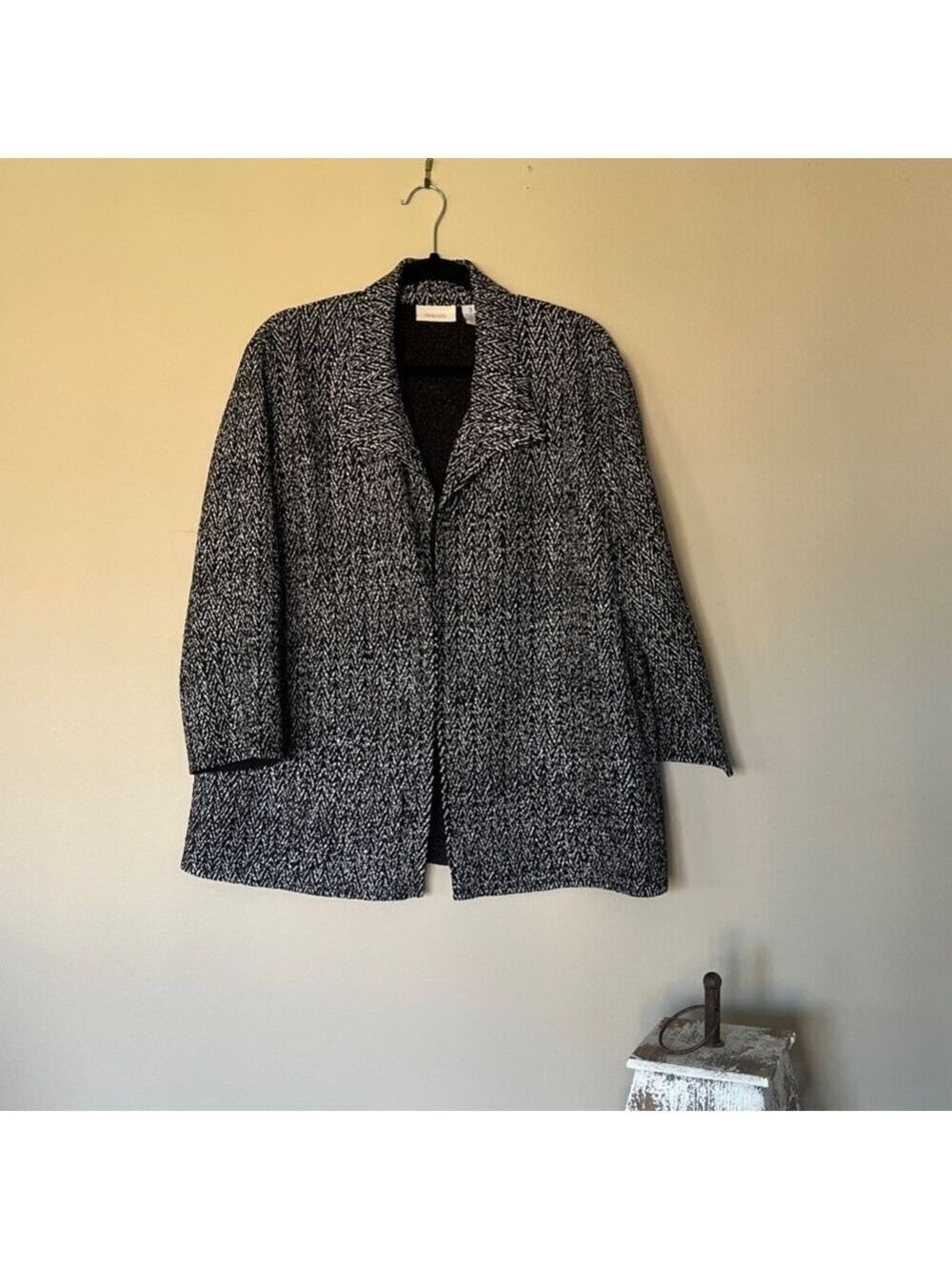 Chico's Black and White Crinkle Blazer (SIZE 3)